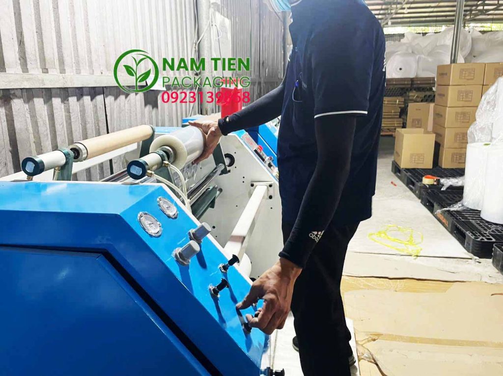 Công ty sản xuất màng PE quấn hàng tại TP HCM