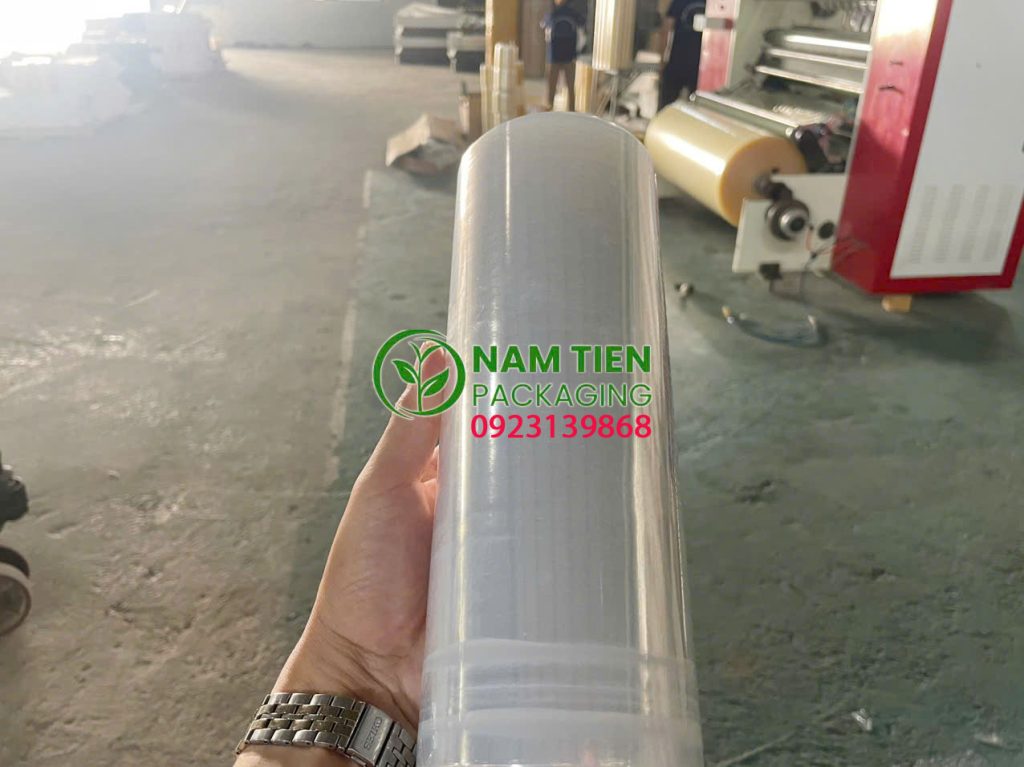 So sánh màng PE quấn tay & quấn máy