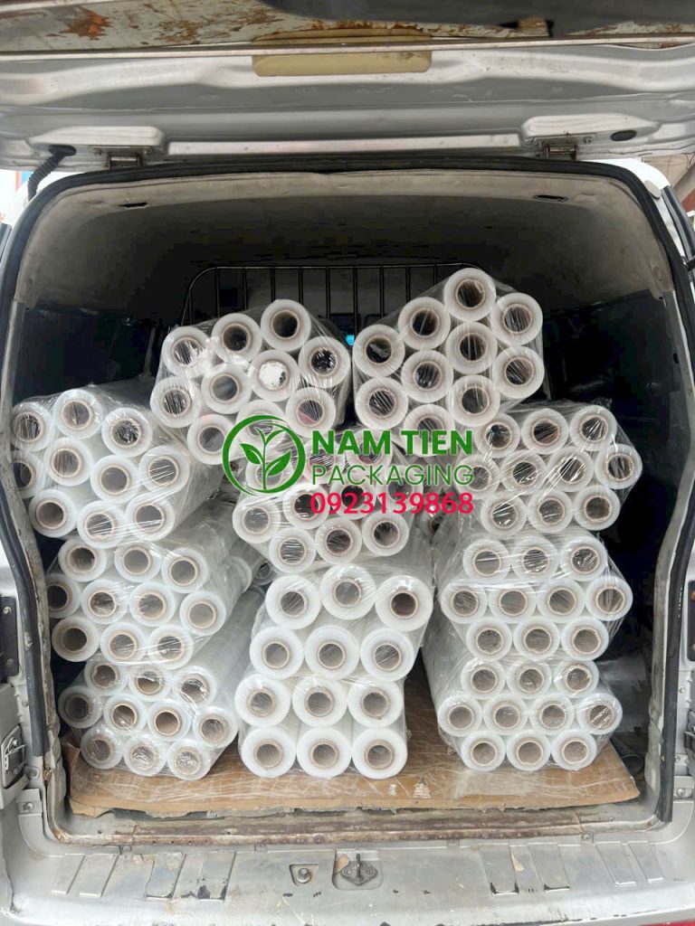 Màng PE quấn pallet quấn tay và quấn máy khác nhau thế nào