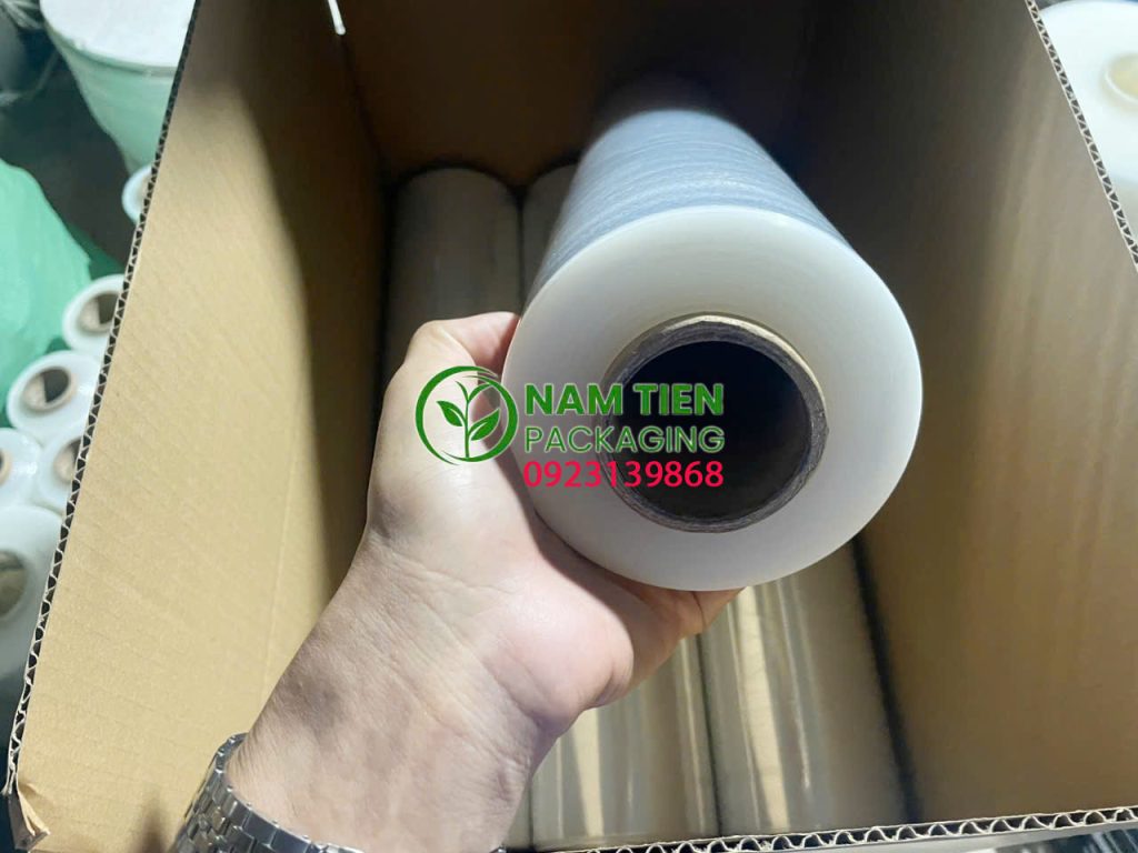 Màng PE quấn pallet nguyên sinh và tái sinh khác nhau gì