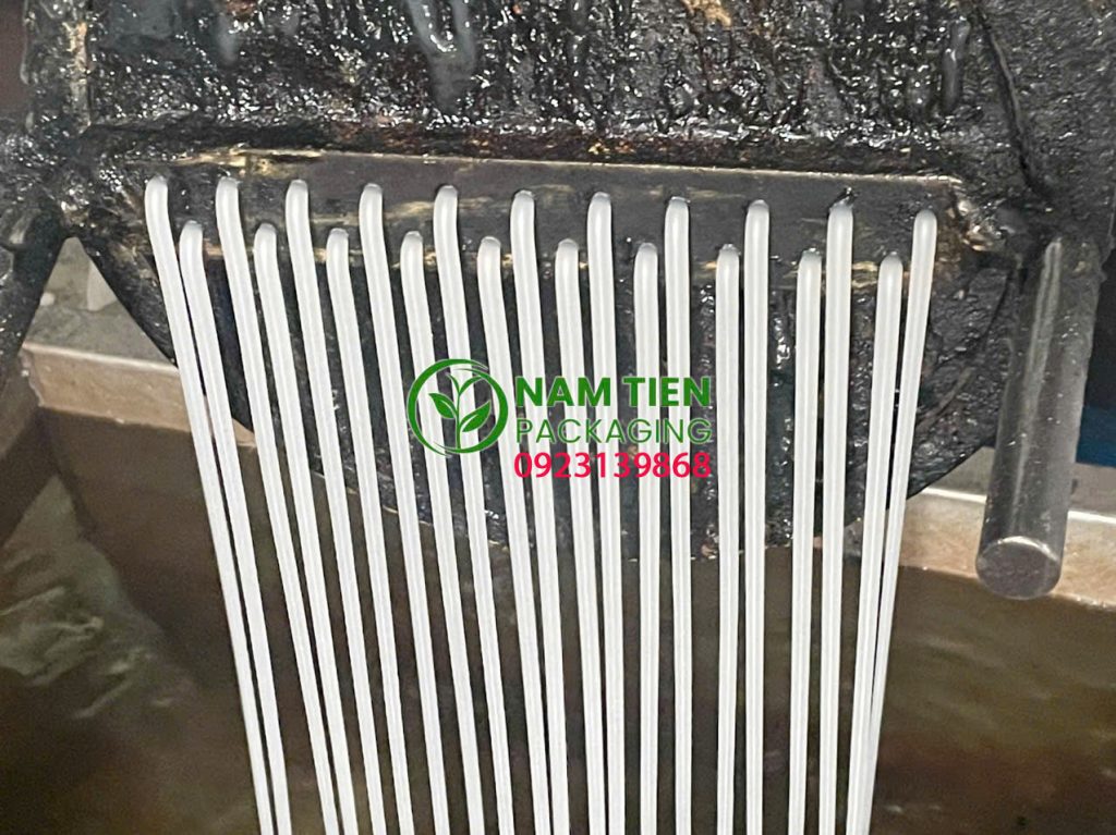 Màng PE quấn pallet nguyên sinh và tái sinh khác nhau gì